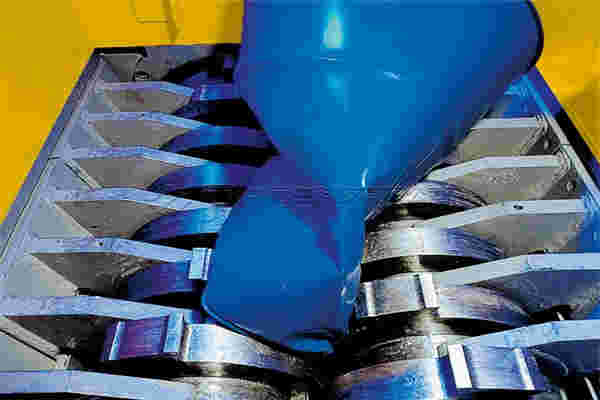 如何控制撕碎機出料的粒度？